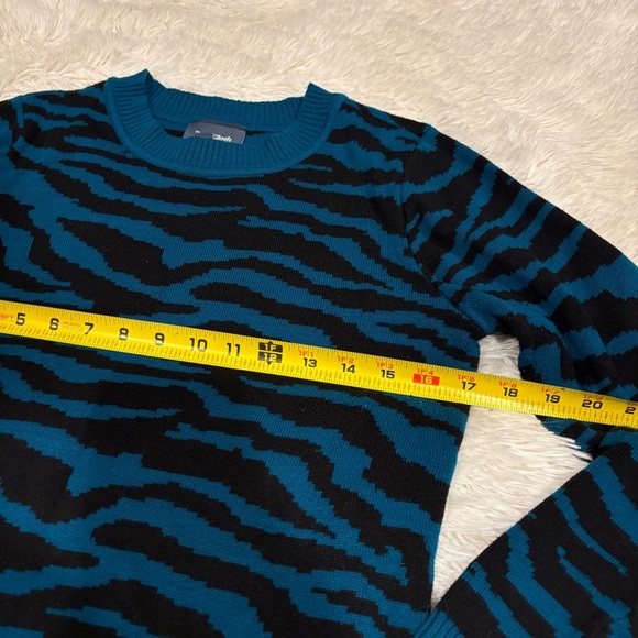 ModCloth Call to the Wild Blue & Black Animal Print Pullover Sweater Size Small - Picture 4 of 9